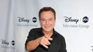 דיויד קאסידי הלך לעולמו בגיל 67: נזכרנו ברגעים הכי גדולים שלו