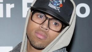 נבהלנו: כריס בראון עושה מחווה לסרטי אימה