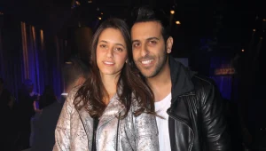 הלם: מה עשה דודו אהרון במסעדת פירות ים?!