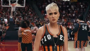 קייטי פרי וניקי מינאז' בקליפ שעשה לנו געגועים ל"ספייס ג'אם"