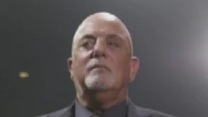 בילי ג'ואל נגד הגזענות: עלה להופיע עם טלאי צהוב