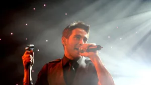 מ"עומד על צוק" ועד ל"אל תוותר": השירים הכי יפים של אמיר פרישר גוטמן