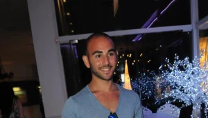 זוכרים את אחי מהאח הגדול? זה מה שהוא עושה היום