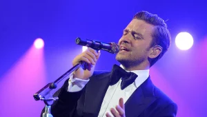 שרים במכונית: הכנו לכם פלייליסט לנסיעה בסוף השבוע