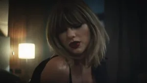 לוהט: טיילור סוויפט במחווה ל-50 גוונים של אפור