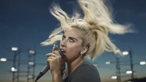 ליידי גאגא בשיר חושפני חדש: "זאת הייתה אשליה, לא אהבה"