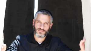 אביתר בנאי מגיע לירושלים עם מופע סולו חדש