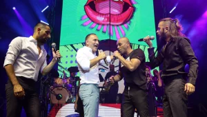 דווקא כן קשור: אייל גולן ו"מה קשור" הם שילוב מושלם על הבמה