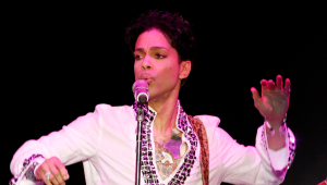 נפרדים מהנסיך: בואו להיזכר בלהיטים הגדולים של פרינס