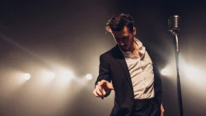 "תחלום, תחלום, לא צריך להתעורר": לורן פלד מרגש בשיר חדש