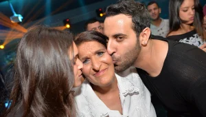 אמא מאשרת? דודו אהרון מביא את החברה