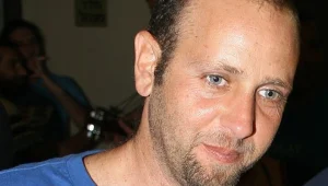 הסאטיריקן והפעיל החברתי גיל קופטש מוציא ספר ילדים