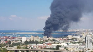 עשן שחור מעל המפרץ: שריפה גדולה פרצה במפעל שמן בחיפה