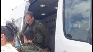 צה"ל: הדקירה בעזון - פיגוע; "שאל אם אנחנו יודעים ערבית"