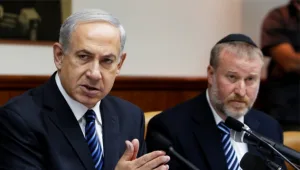 היועמ"ש לבג"ץ: עמדתי בעניין ניגוד העניינים של רה"מ - מחייבת