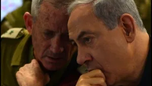 גנץ טורף את הקלפים - כחלון כבר לא המושיע של המרכז • פרשנות