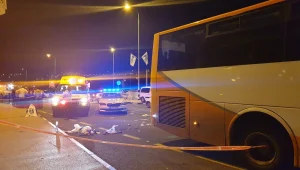 הולך רגל נהרג בצפון; אופנוען מת מפגיעת אוטובוס סמוך לאלעד