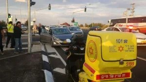 בן 60 נהרג מפגיעת משאית סמוך לפ"ת; בת 15 נפצעה קשה ליד זיקים