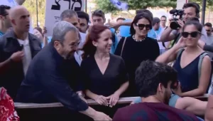 שעות לבחירות: בין השידורים החיים של רה"מ להצהרת השרים של גנץ