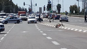 הקטל בדרכים: רוכב אופניים בן 65 נהרג מפגיעת רכב בכביש 444