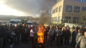 בעקבות הפיטורים ב"טבע": מאות מפגינים בסמוך למשרדי החברה בי-ם