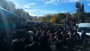 רבבות בהלוויית הרב שטיינמן; עשרות נפגעו מהדוחק