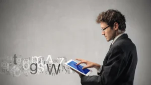 משכיל, מכור לחדשות ומעל גיל 30: קווים לדמותו של משתמש הטאבלט