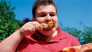 סדר יום חדש: האם אכילה בלילה מזיקה לנו?