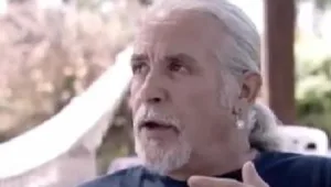 תלונה למשטרה: שלמה גרוניך ביצע בי מעשה מגונה לפני 25 שנה