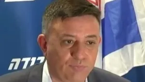 אבי גבאי: "לא יכול להיות ששלושה מחבלים גורמים לנו לקבל החלטות אסטרטגיות"