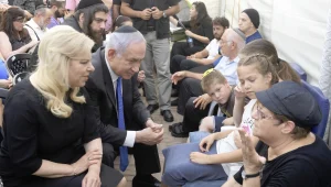 נתניהו בביקור תנחומים בבית משפחת סלומון: בעד עונש מוות למחבל