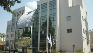חשד לשוחד בעפולה: המשטרה פשטה על העירייה ועצרה עובדים