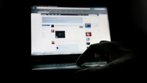 קליפורניה: קנס ומאסר על התחזות מקוונת