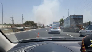 עקב שריפה: כביש 1 נחסם לתנועה למשך כשעה, תנועת הרכבות חזרה לסדרה