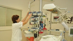 בשל תסמונת נדירה של מחלימי קורונה – בן 5 מאושפז במצב אנוש