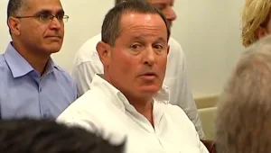 תל אביב: פיצוץ סמוך לרכבו של איש העסקים מאיר שמיר