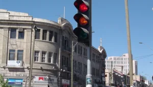 בעקבות פגיעת ברק: שיבושים במערכת הרמזורים בתל אביב