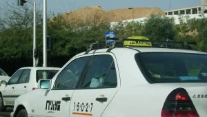 נהגי המוניות שנשארו כמעט בלי נוסעים בעקבות הסגר - מדברים