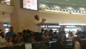 יראי שמיים: כך חסידי ברסלב מתפרעים ומשתוללים בזמן טיסה בדרכם לאומן