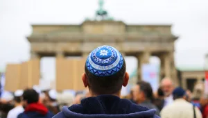 נקודה il - המלחמה באנטישמיות