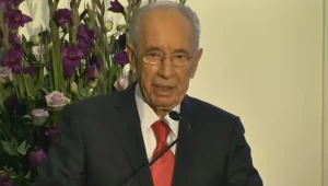 הנשיא לשעבר שמעון פרס פונה לתל השומר עם כאבים בחזהו