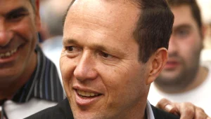 ניר ברקת גייס חצי מיליון דולר, בית"ר עברה בבקרה