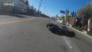 צפו: דרס אופנוען לאחר שזה העיר לו על כך שסימס בנהיגה