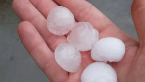 הסתיו המשוגע: ברד בגודל חריג ירד באשדוד