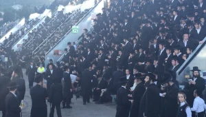 המוני מתפללים כבר עלו להר מירון לקראת הילולת ל"ג בעומר מחר