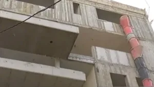 ארבעה פועלים נפלו בתל אביב ונלכדו בבור, קשיש נפל מגובה רב ונהרג בנתניה