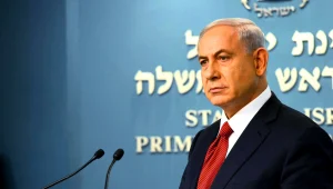 לאחר הביקורת עליו: ראש הממשלה נתניהו ומנכ"ל משרדו המריאו לערבה