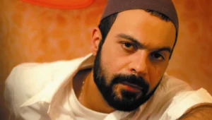 עמיר בניון לילדים: שר על גרגמל וחביתוש