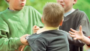 כיצד מומלץ לטפל בילד אלים?