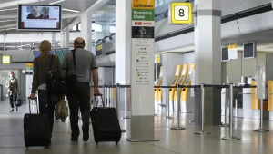 הודעה לנוסעים לקנדה: בקרוב יצותתו לכם בשדה התעופה